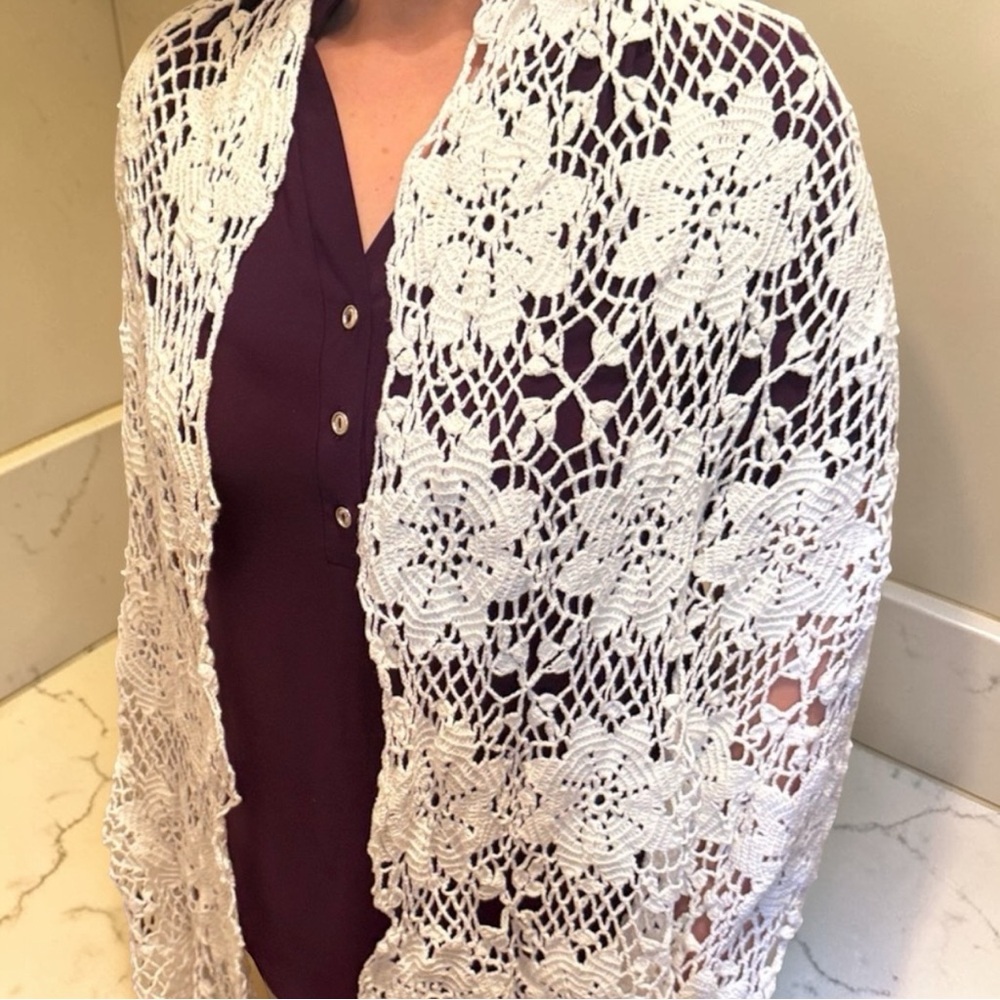 Elegant White Lace Shawl